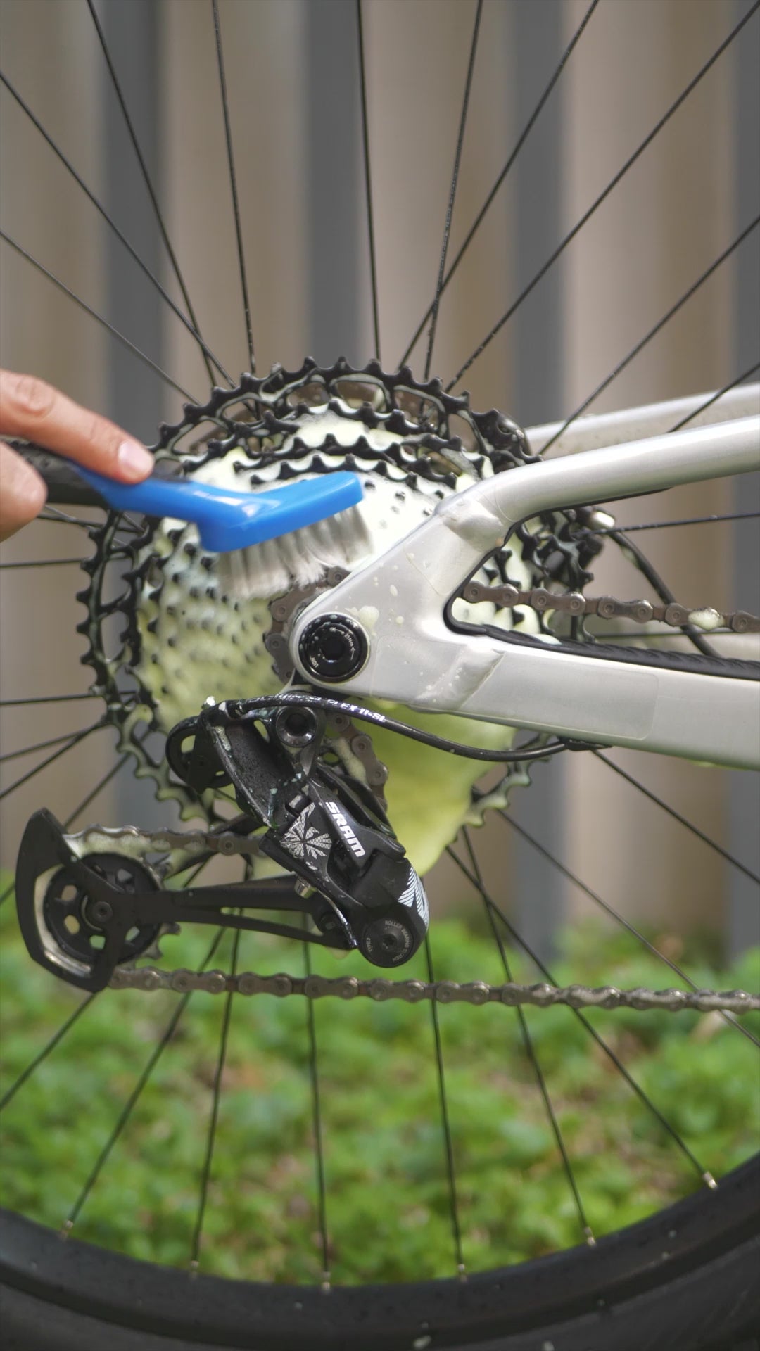 CASSETTE_BRUSH_CEPILLO_CASSETTE_CADENA_BE_DIRT_BEDIRT_BICICLETA_BICI_MOTOCICLETA_MOTO_DEPORTE_CICLISMO_BTM_RUTA_ENDURO_LIMPIEZA_LIMPIO_LIMPIADORES